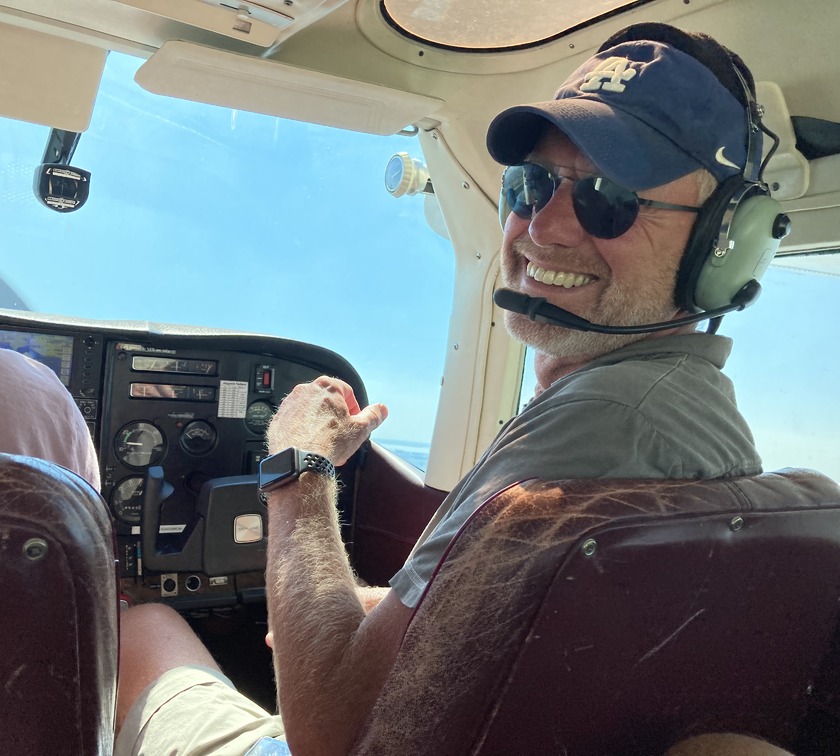 Patrocinar mi clase de vuelo o paracaidismo